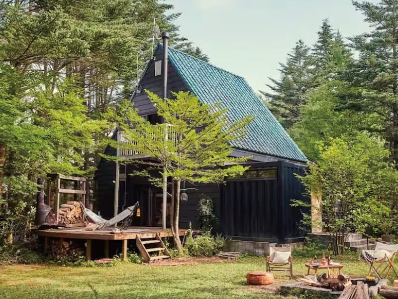 LAKESIDE HOUSE